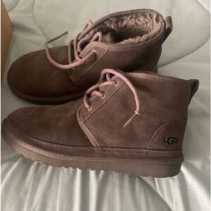 Basically brand new Ugg Nuemel in gray kids Sz 6 fits women 7.5